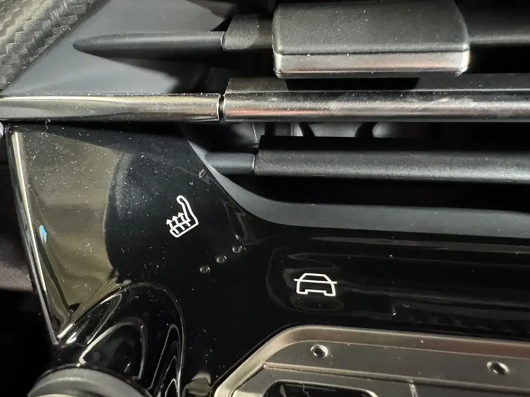 Peugeot 208 - Thumbnail 39
