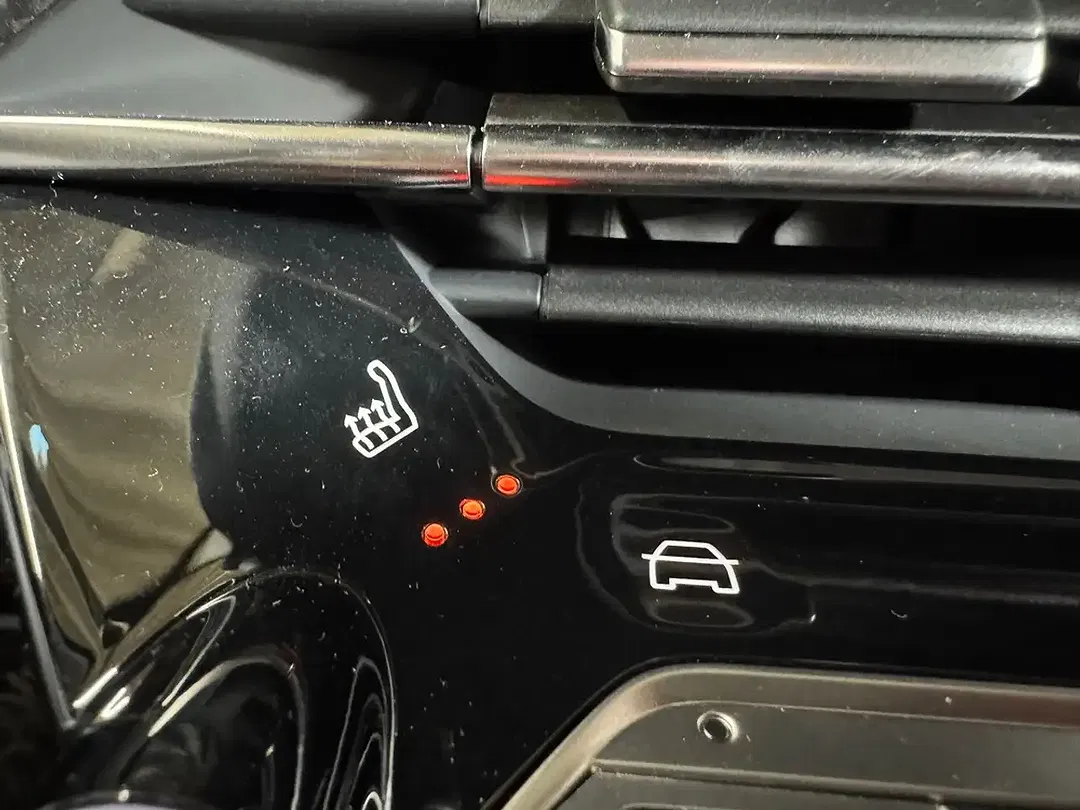 Peugeot 208 - Thumbnail 40