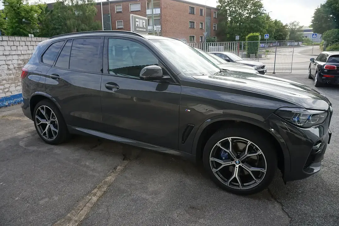 BMW X5 - Thumbnail 2