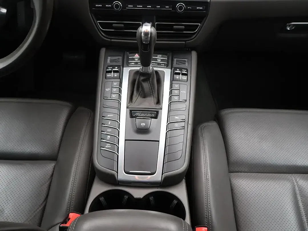 Porsche Macan - Thumbnail 15
