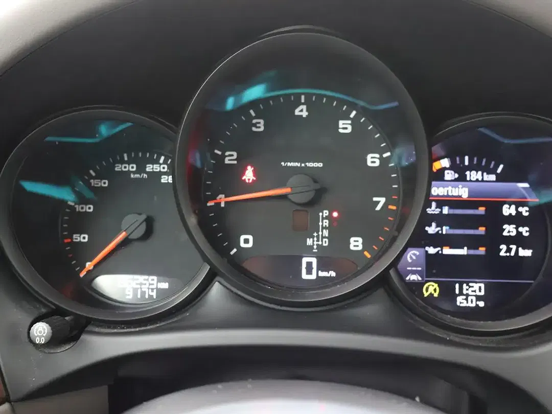 Porsche Macan - Thumbnail 21