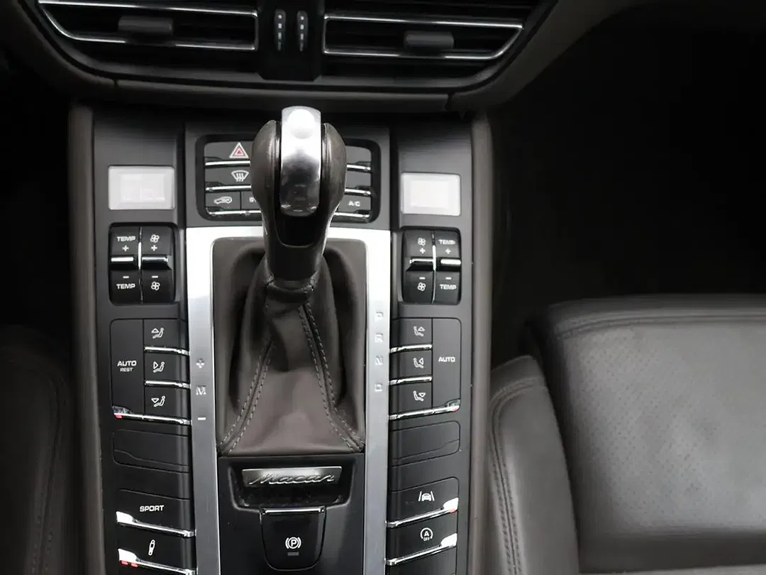 Porsche Macan - Thumbnail 23