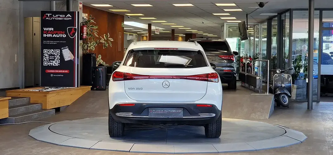 Mercedes-Benz EQA 250 - Thumbnail 8