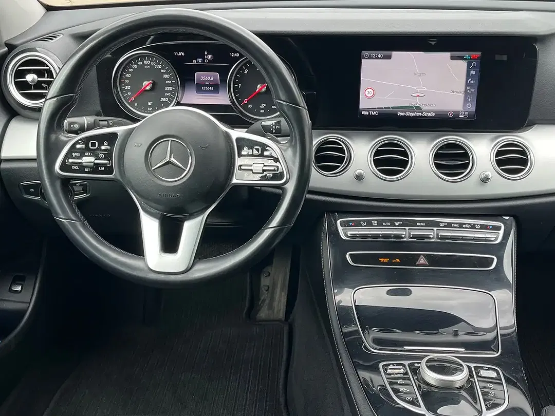 Mercedes-Benz E 200 - Thumbnail 12