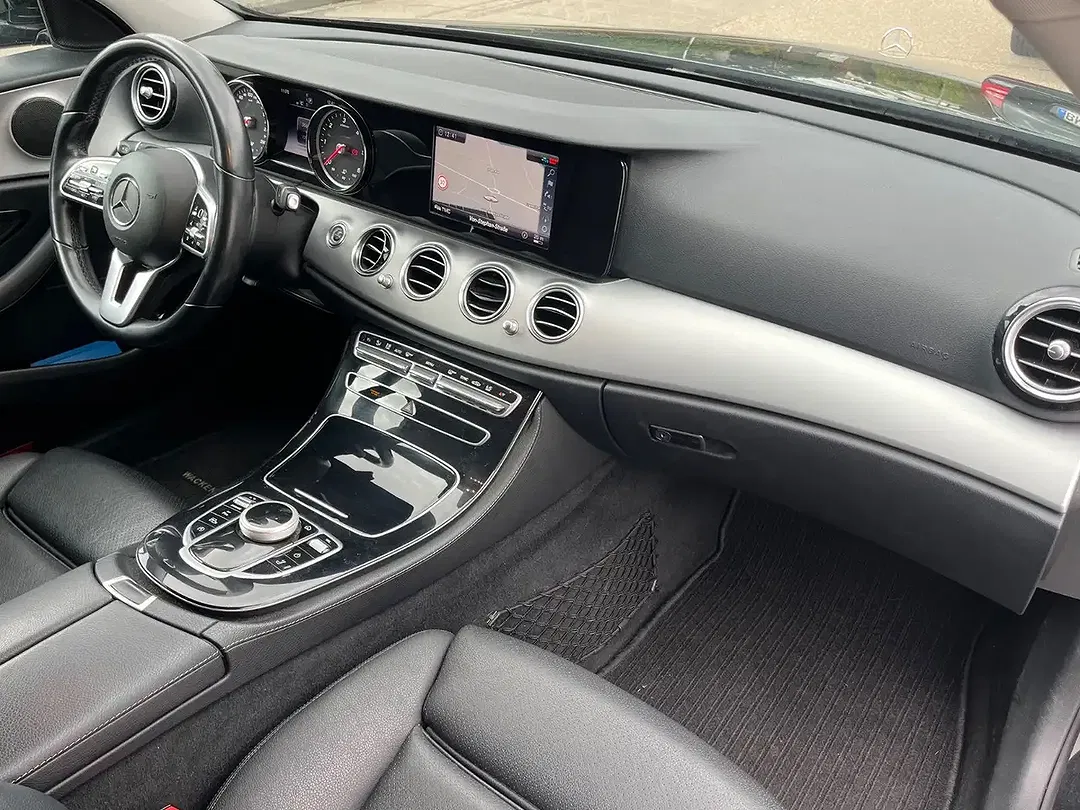 Mercedes-Benz E 200 - Thumbnail 13