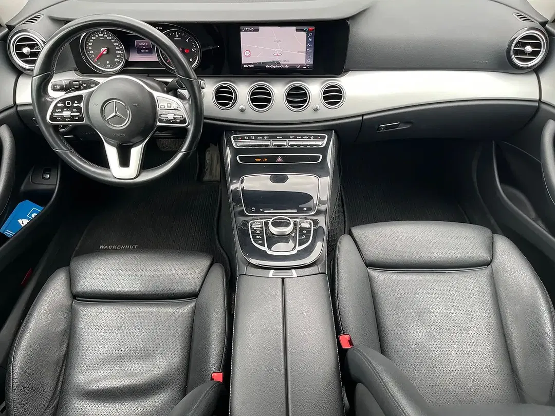 Mercedes-Benz E 200 - Thumbnail 3