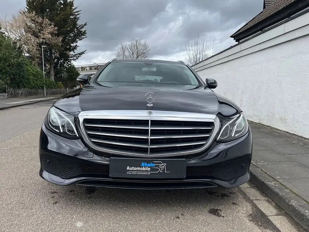 Mercedes-Benz E 200 - Thumbnail 4