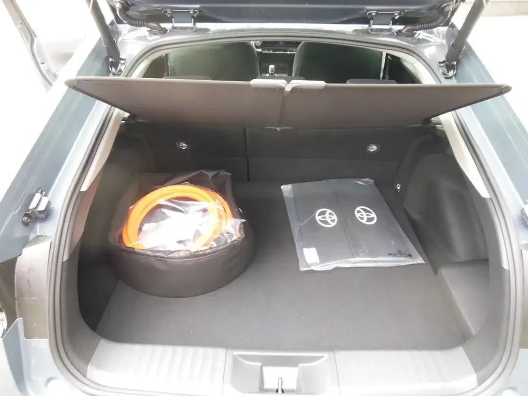 Toyota Prius - Thumbnail 10