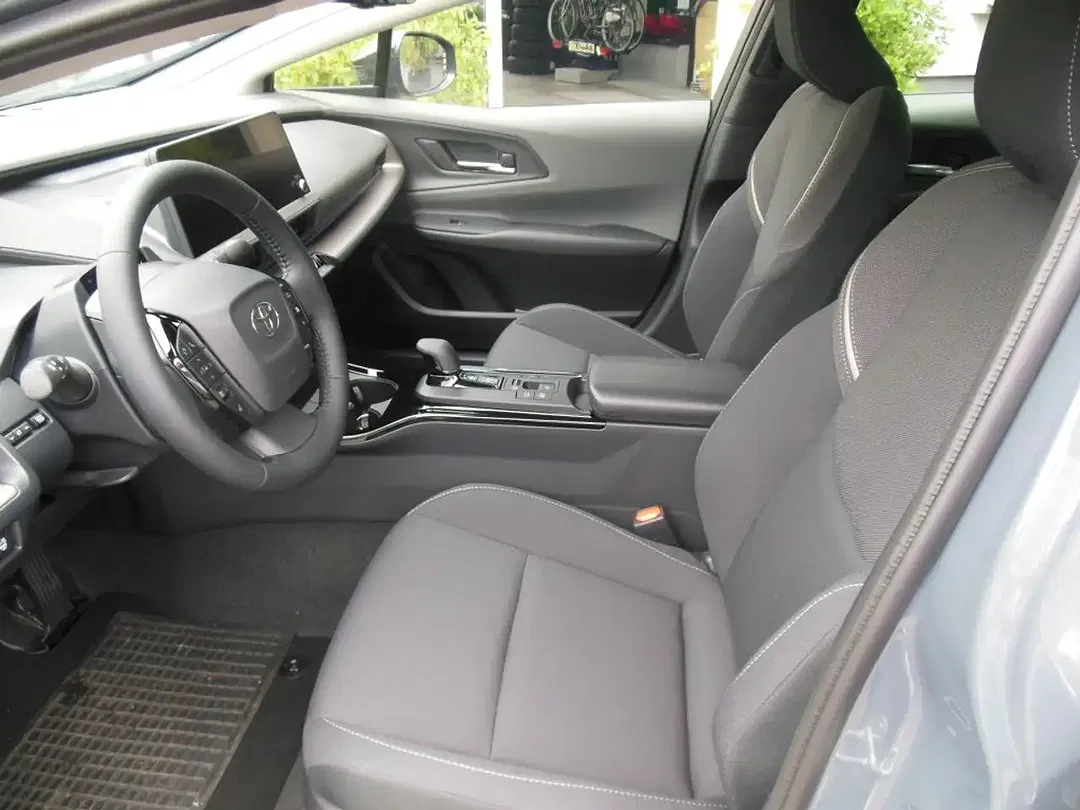 Toyota Prius - Thumbnail 7