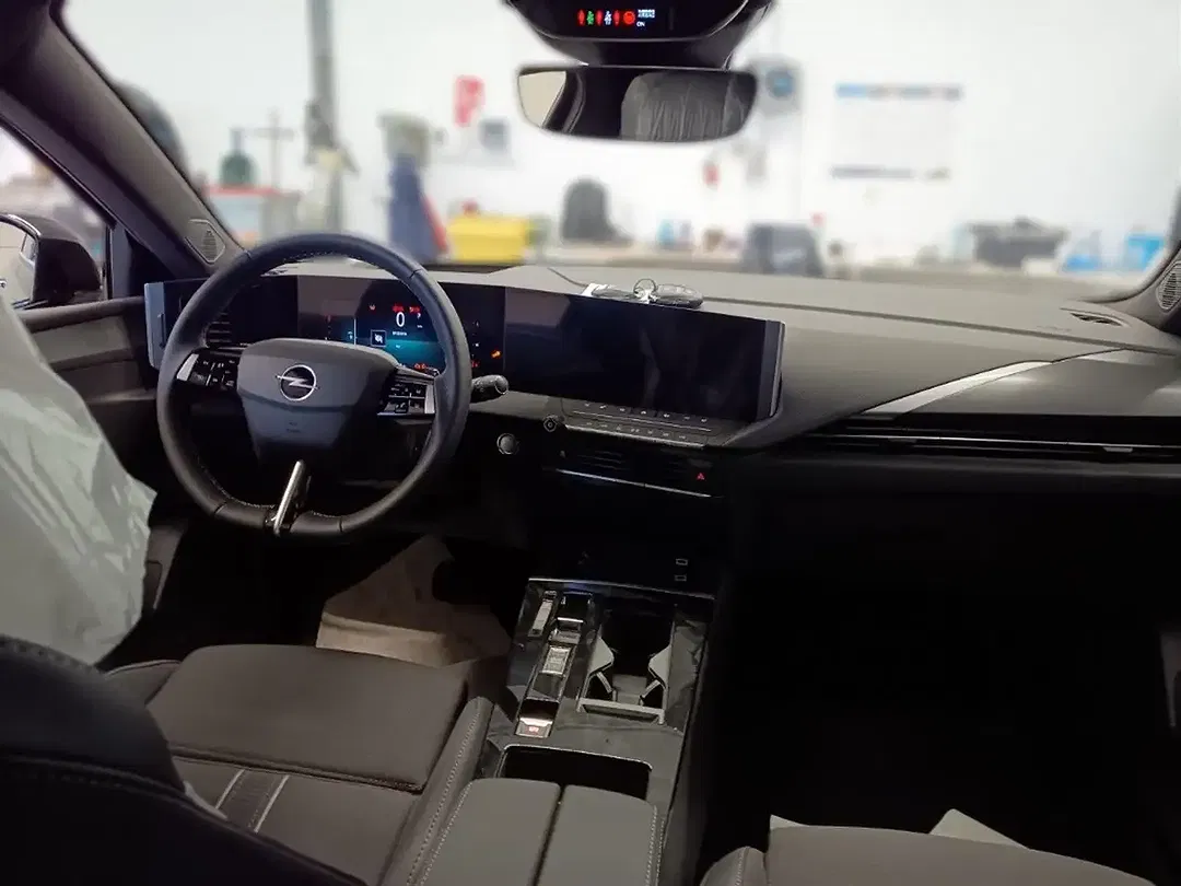 Opel Astra - Thumbnail 9