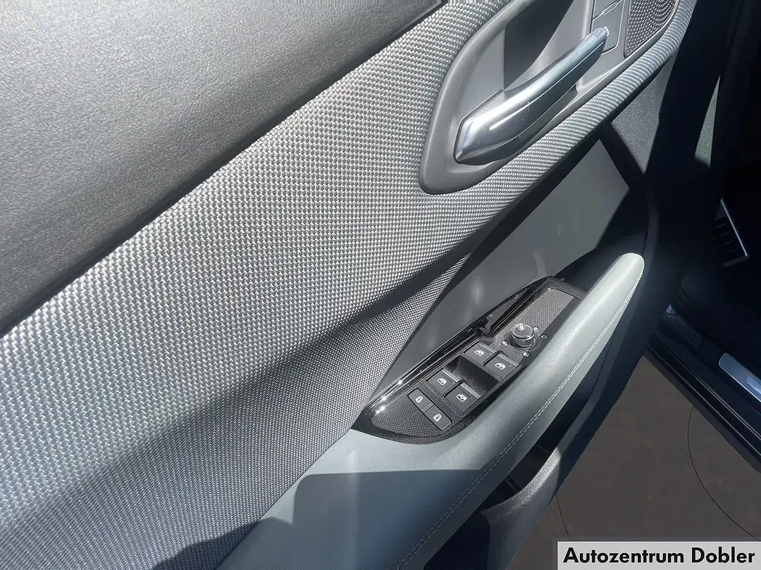 Audi Q3 - Thumbnail 11