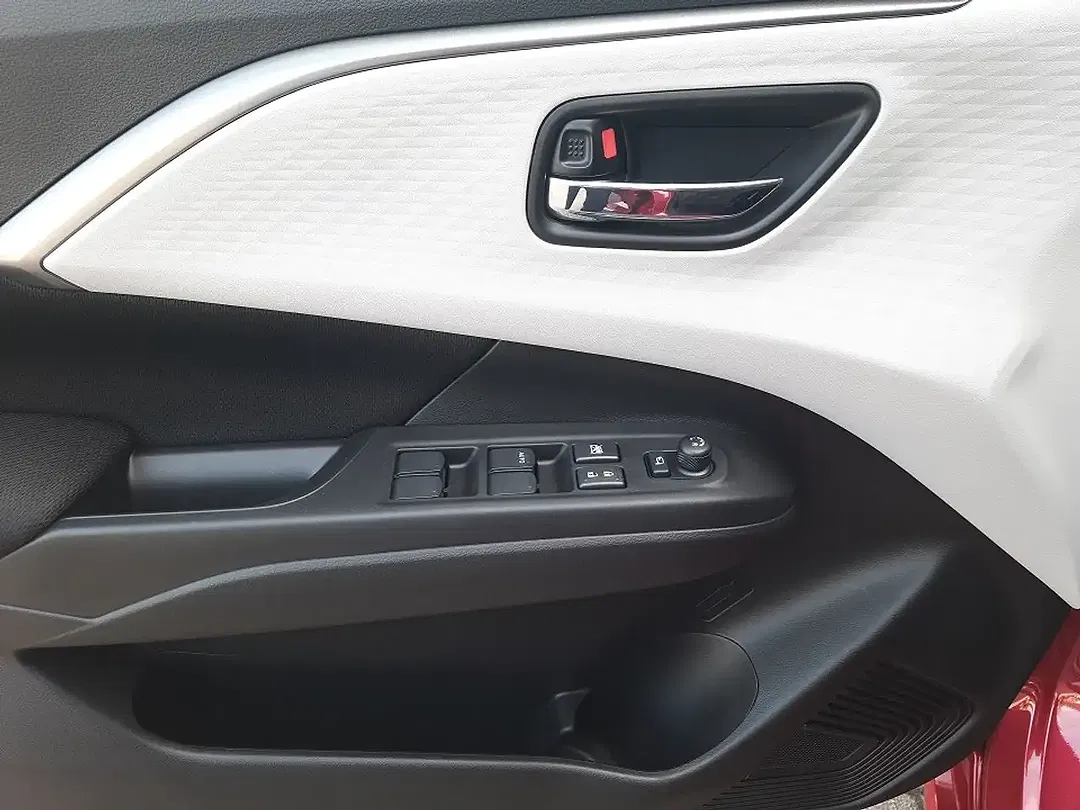 Suzuki Swift - Thumbnail 15