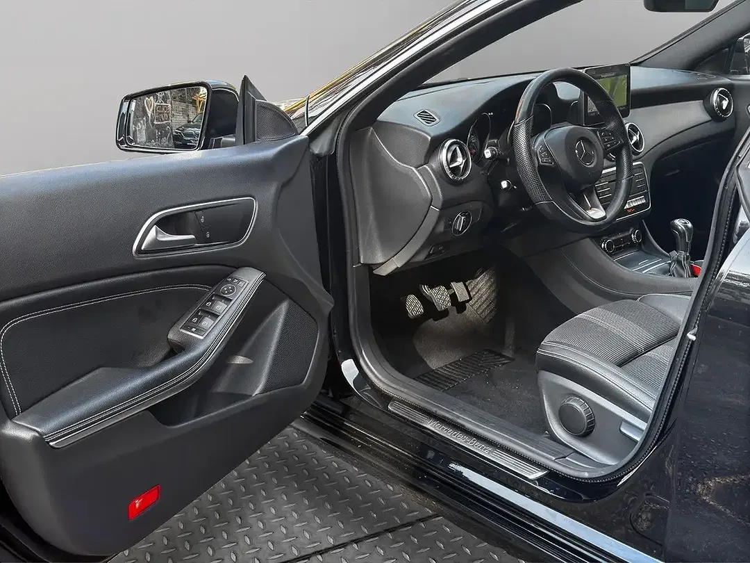 Mercedes-Benz CLA 200 - Thumbnail 12