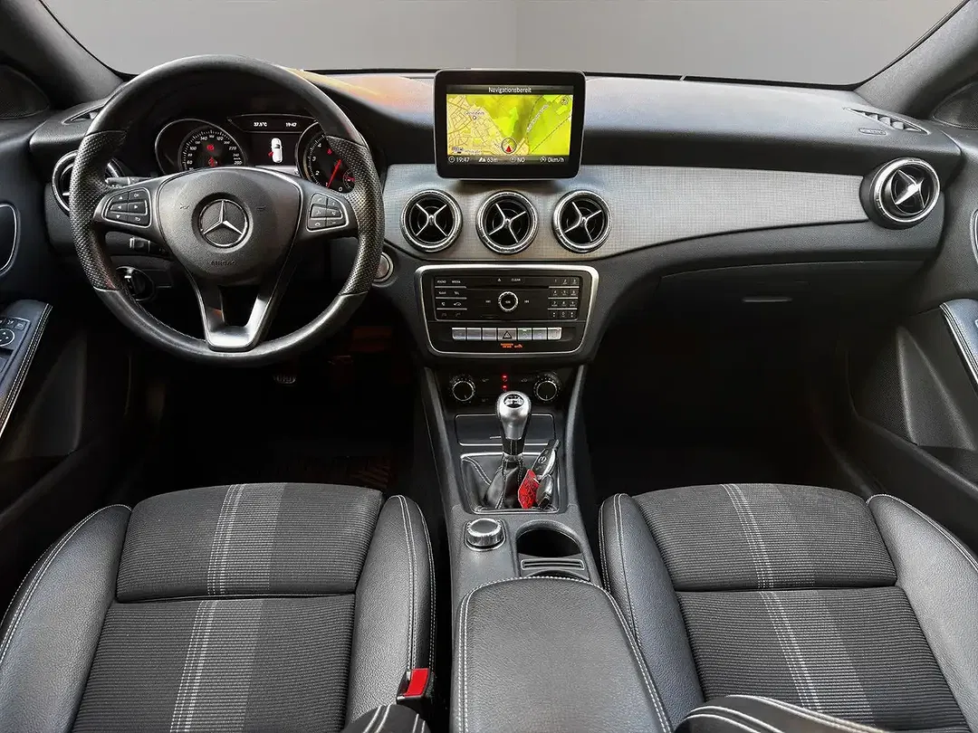 Mercedes-Benz CLA 200 - Thumbnail 13