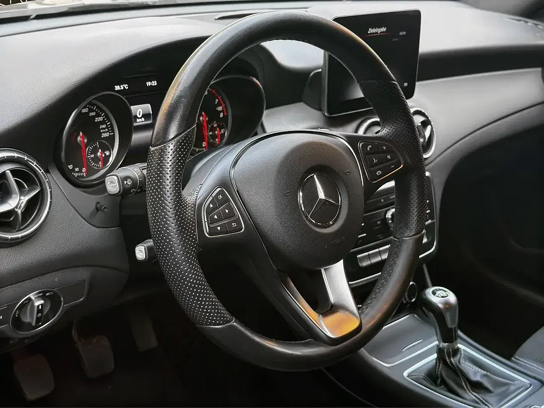 Mercedes-Benz CLA 200 - Thumbnail 14