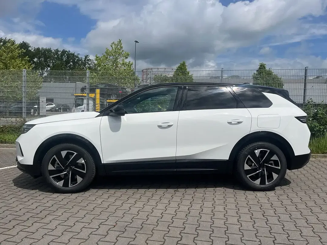 Opel Grandland - Thumbnail 2