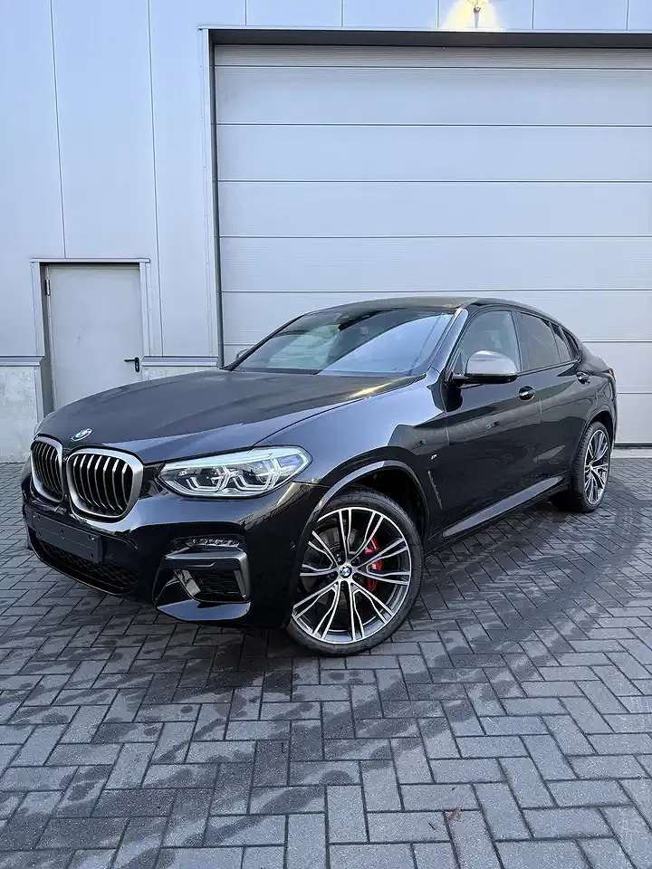 BMW X4 M - Thumbnail 1