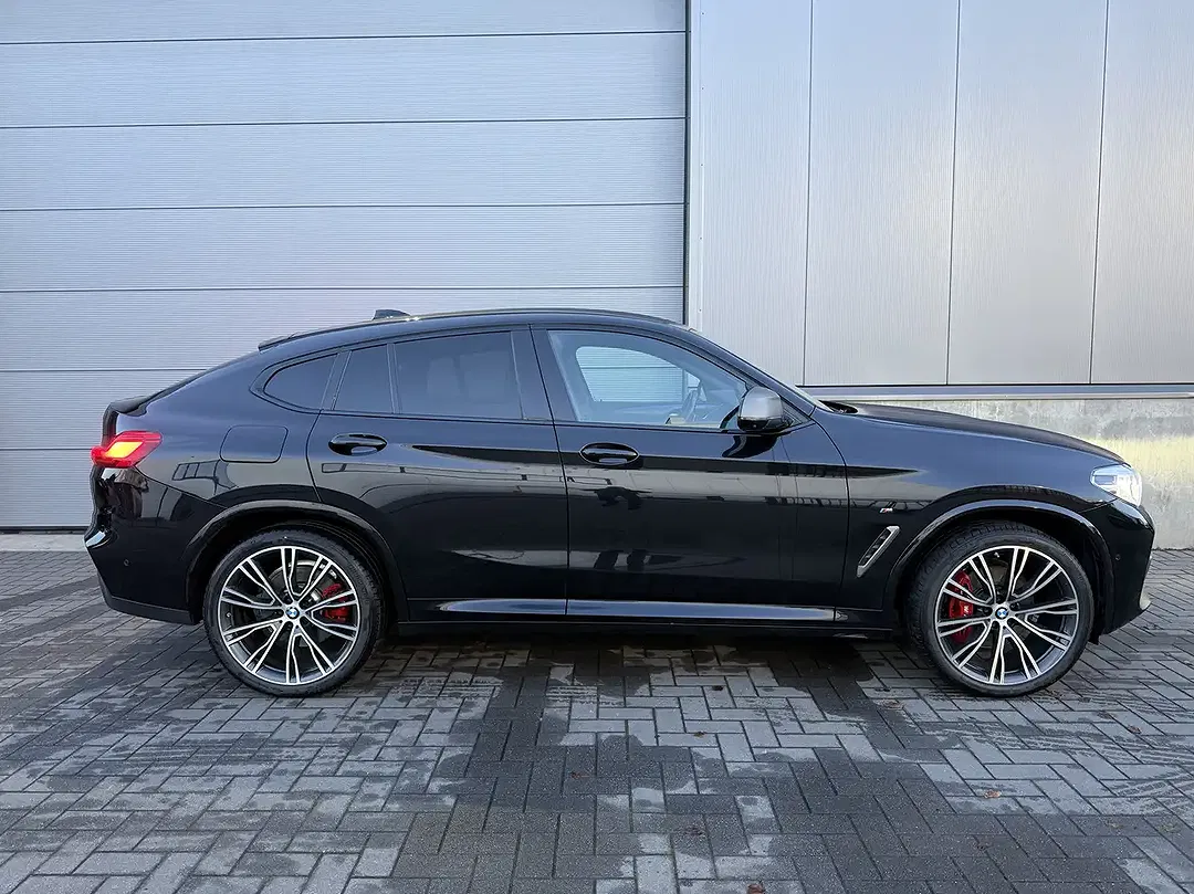 BMW X4 M - Thumbnail 3