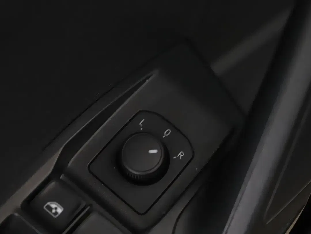 SEAT Arona - Thumbnail 8