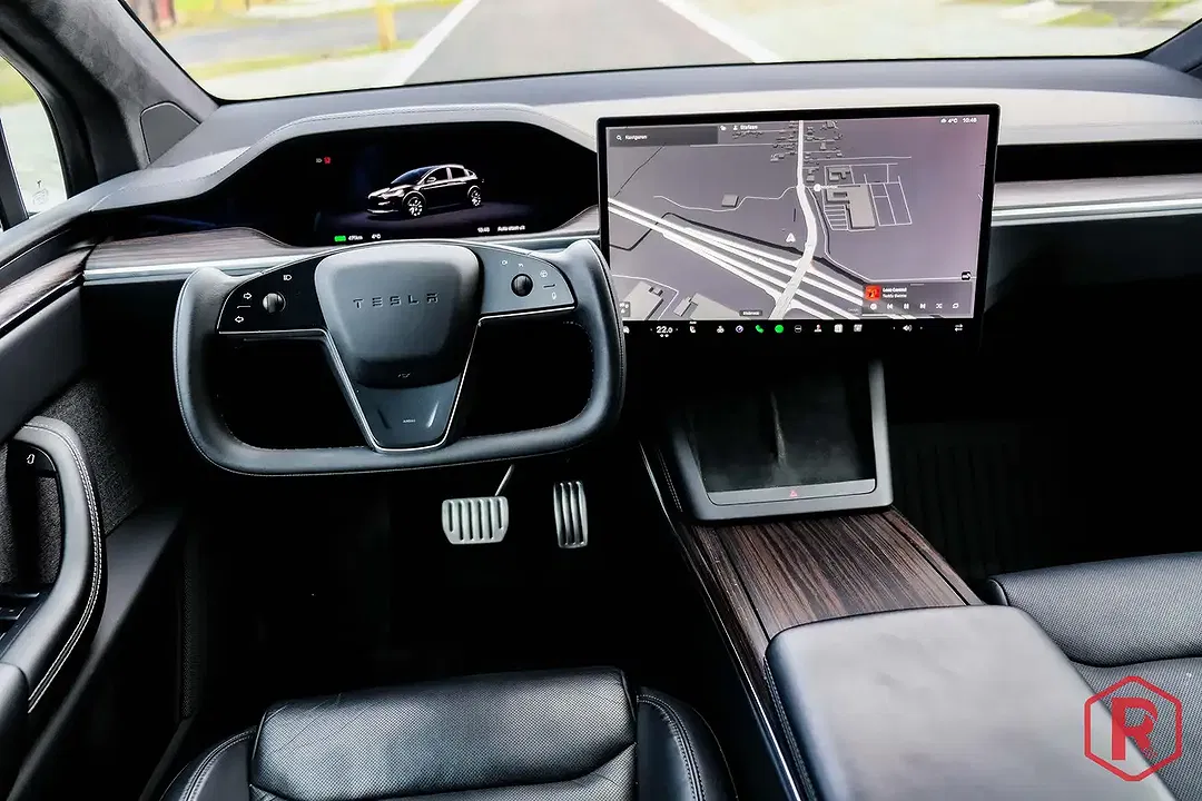 Tesla Model X - Thumbnail 10