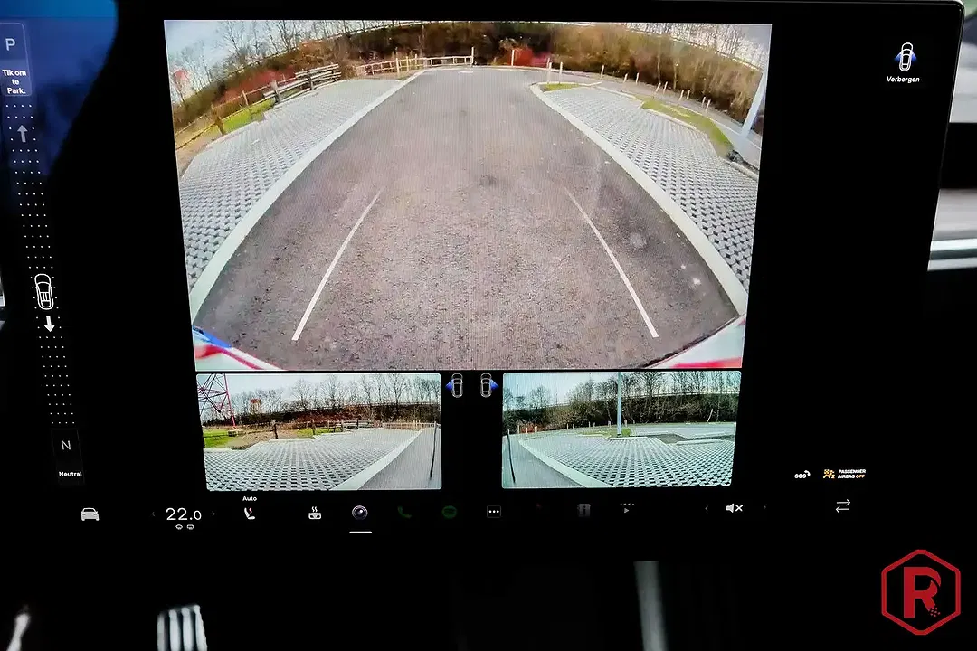 Tesla Model X - Thumbnail 13
