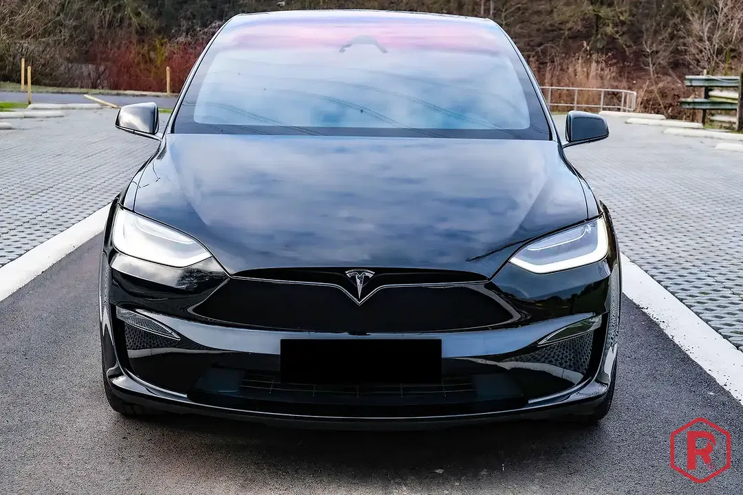 Tesla Model X - Thumbnail 2