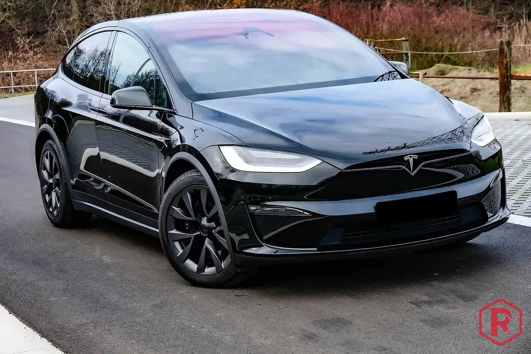 Tesla Model X - Thumbnail 3