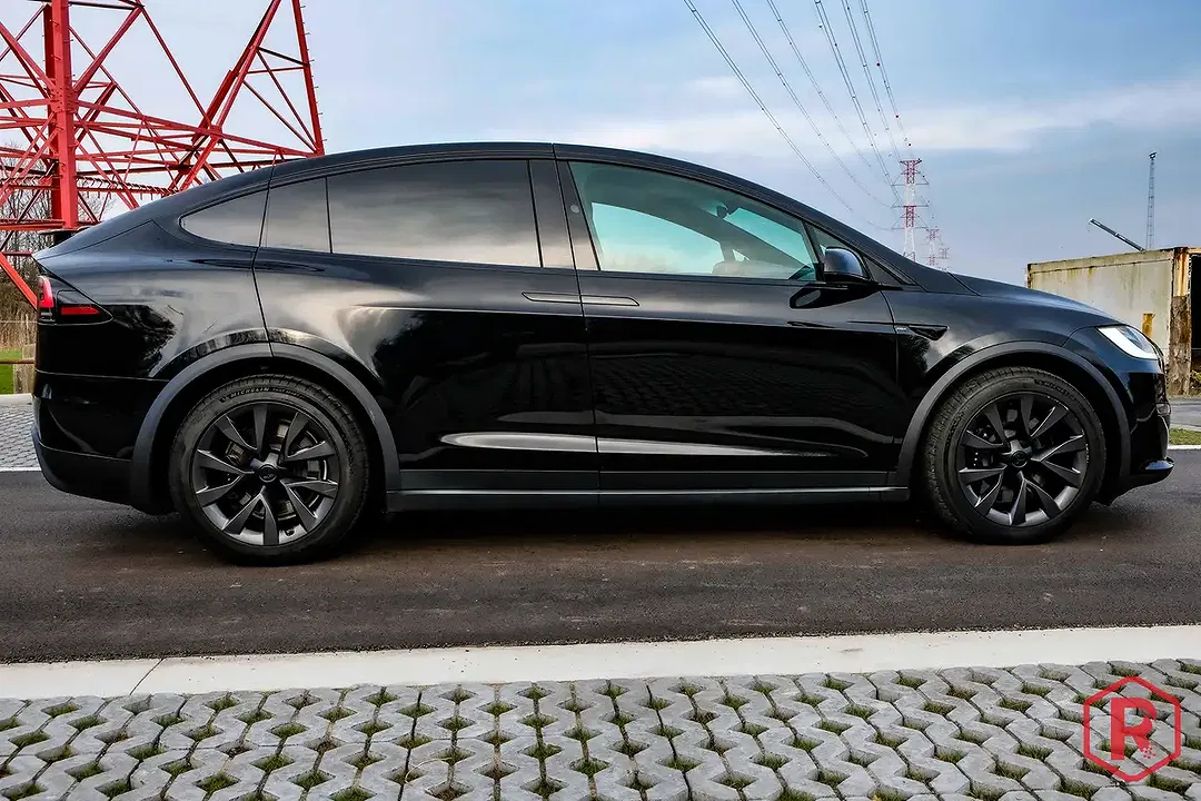 Tesla Model X - Thumbnail 4