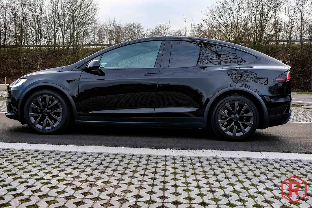 Tesla Model X - Thumbnail 8