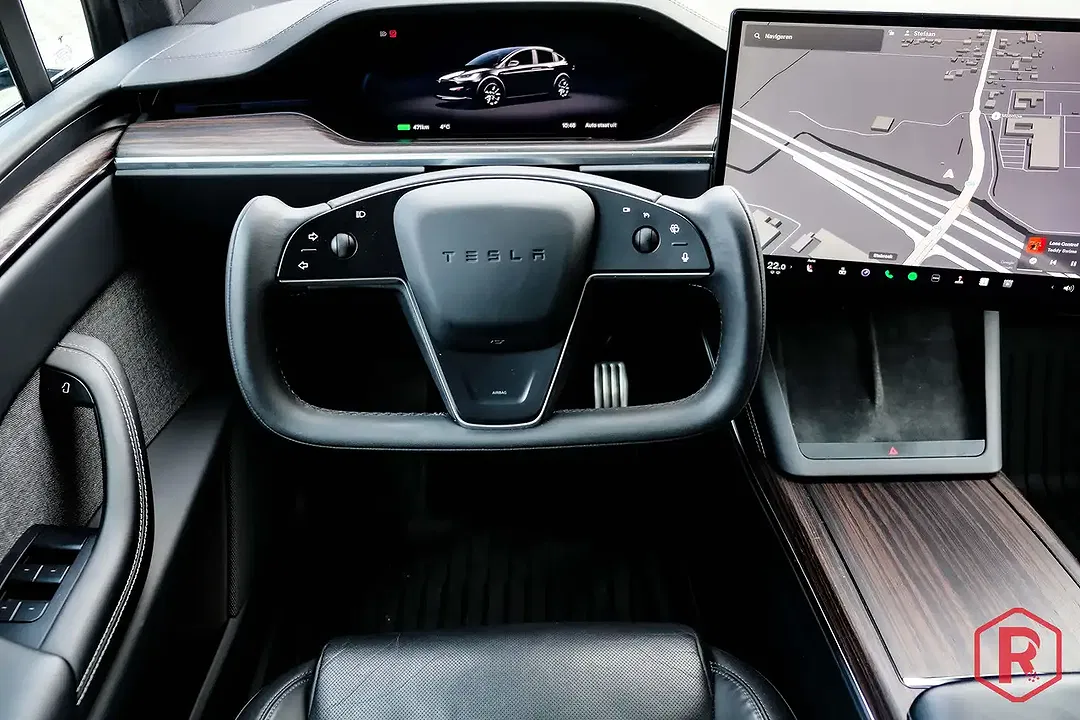 Tesla Model X - Thumbnail 9
