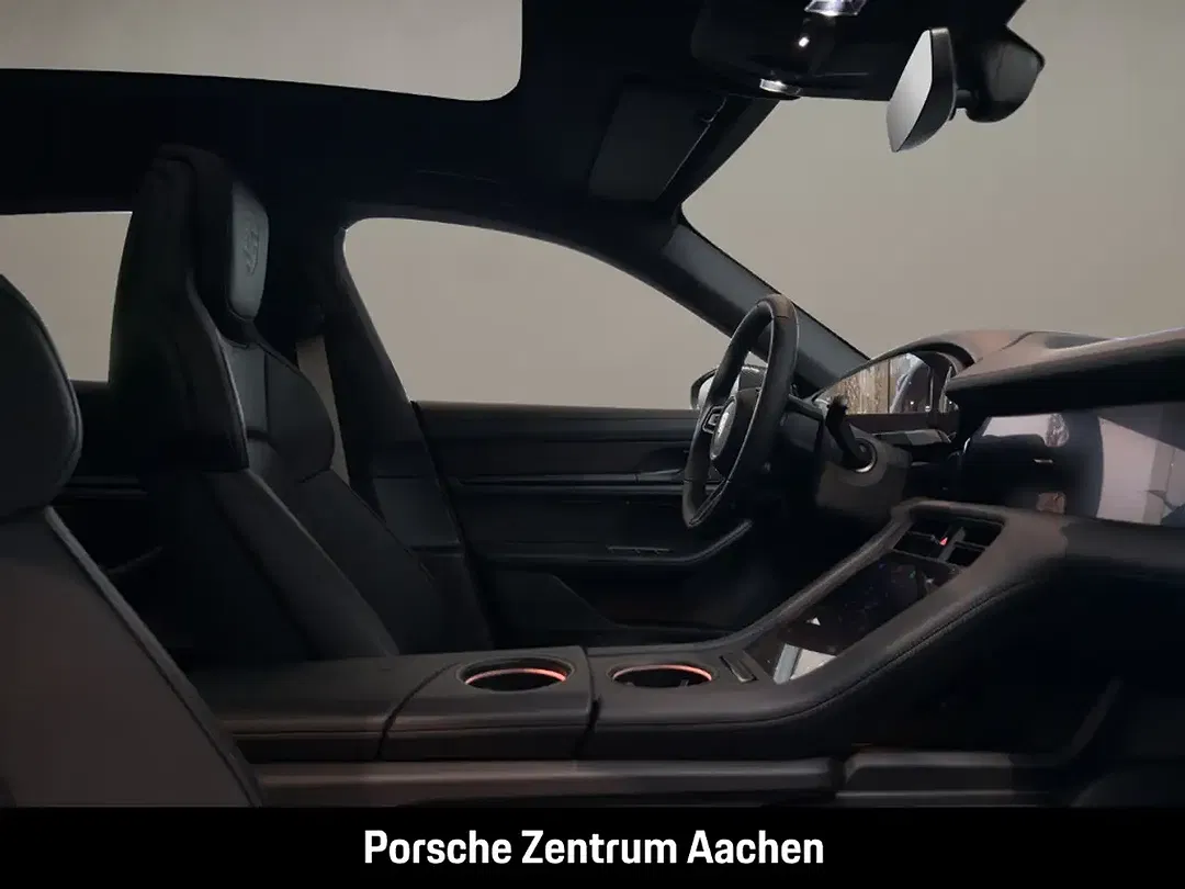 Porsche Taycan - Thumbnail 12