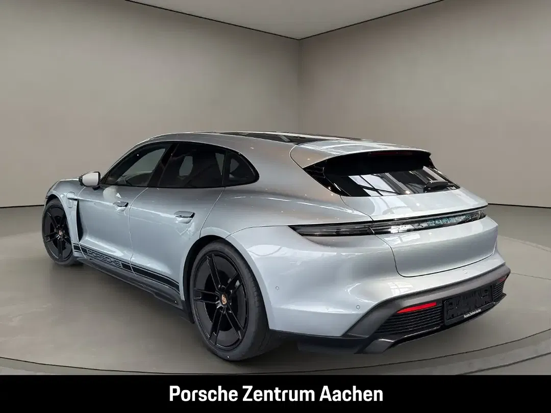 Porsche Taycan - Thumbnail 3