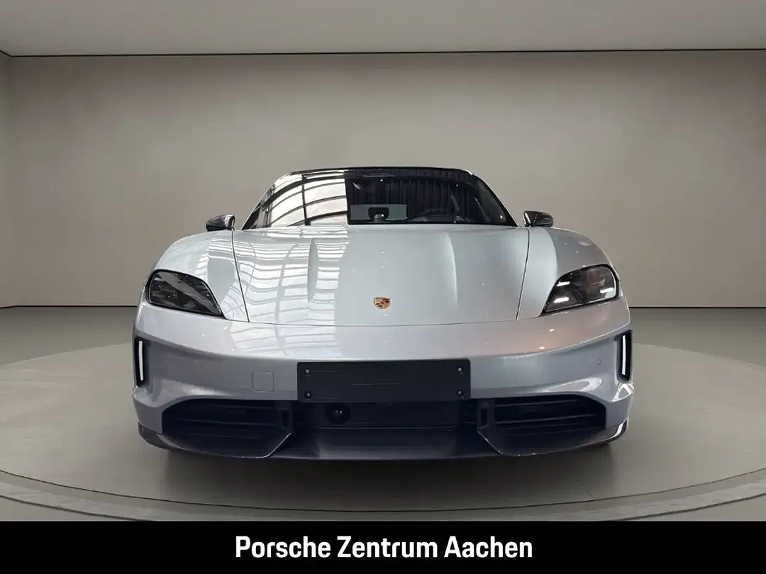 Porsche Taycan - Thumbnail 4