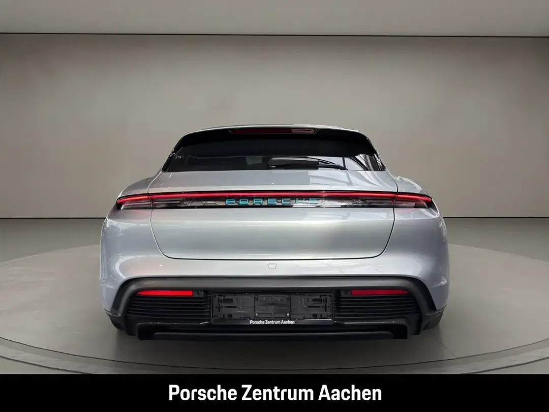 Porsche Taycan - Thumbnail 5