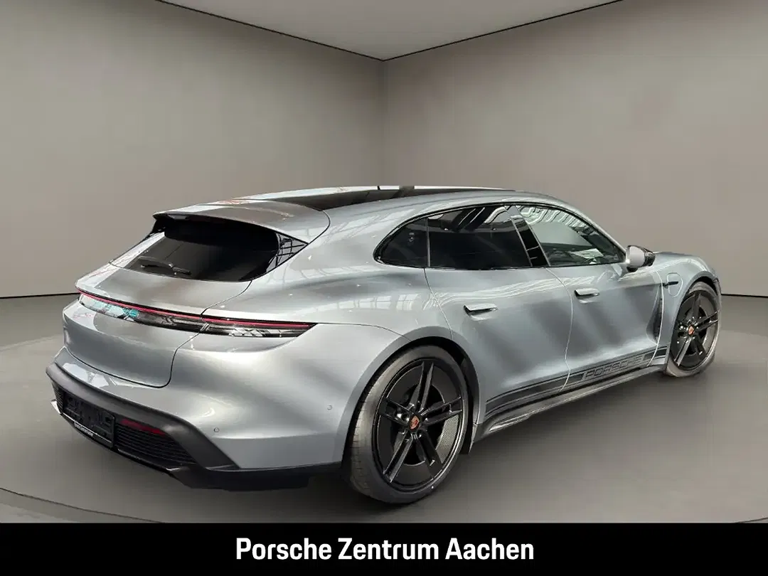 Porsche Taycan - Thumbnail 6