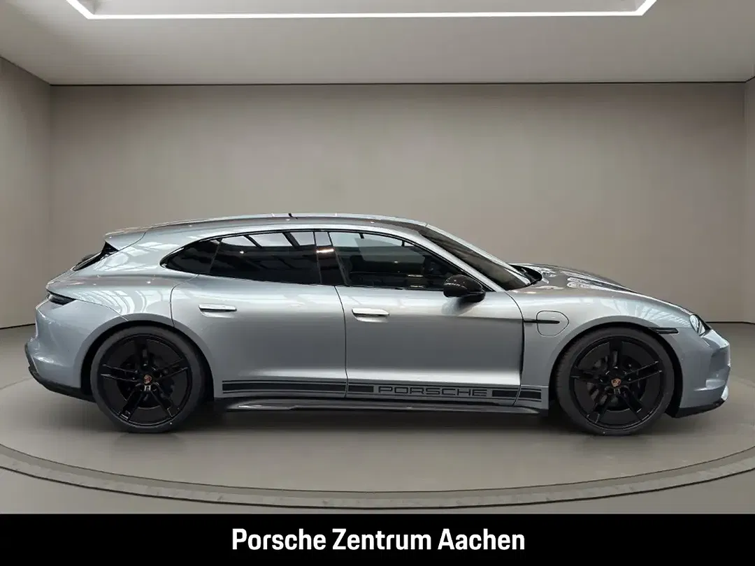 Porsche Taycan - Thumbnail 7
