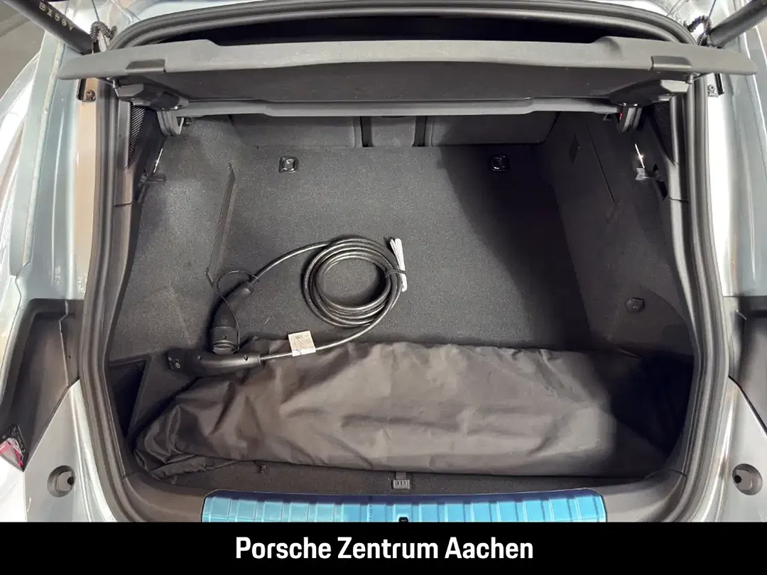 Porsche Taycan - Thumbnail 9