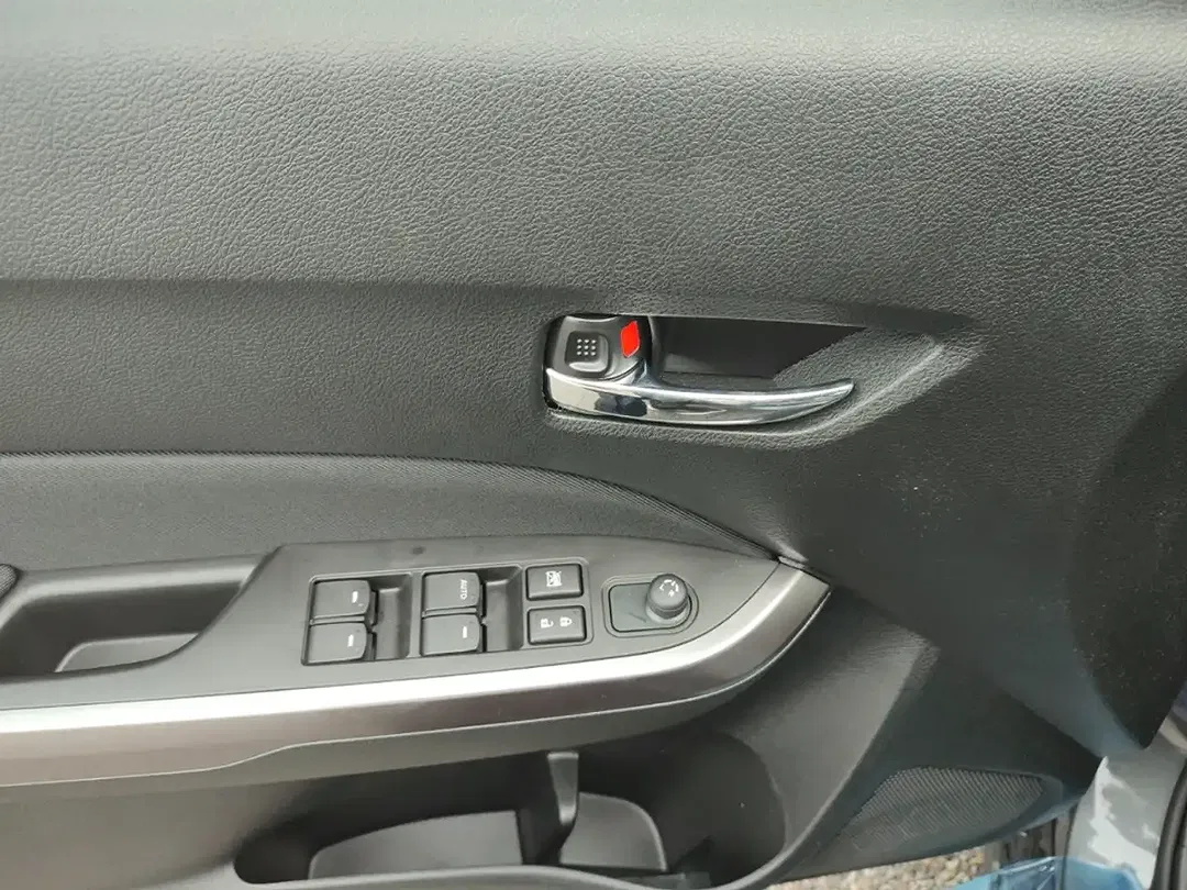 Suzuki Vitara - Thumbnail 7