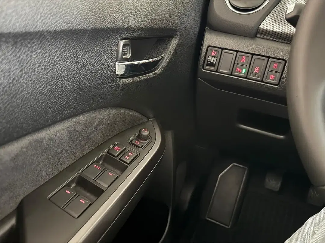 Suzuki Vitara - Thumbnail 14