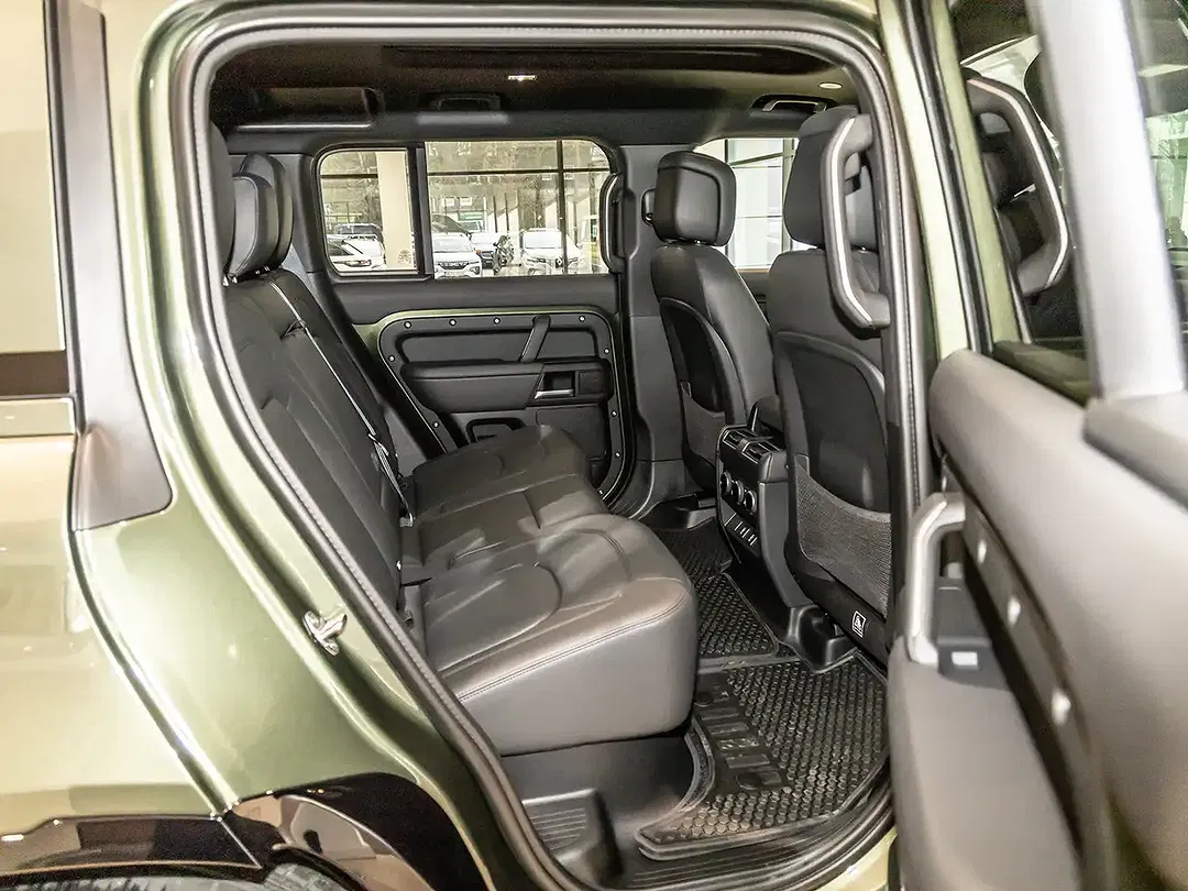 Land Rover Defender - Thumbnail 9