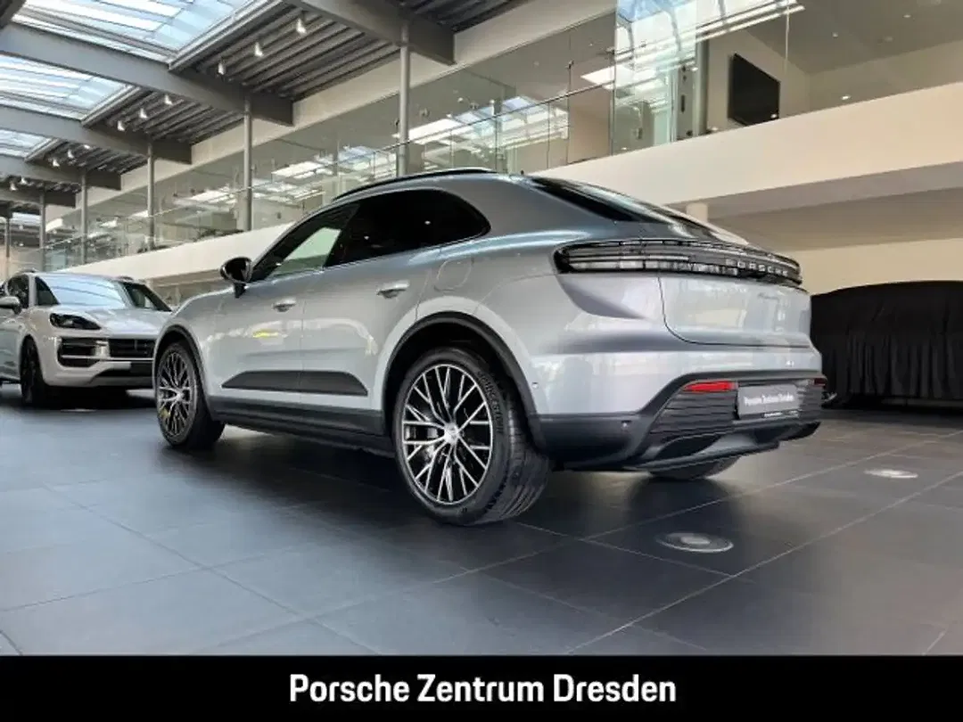 Porsche Macan - Thumbnail 3