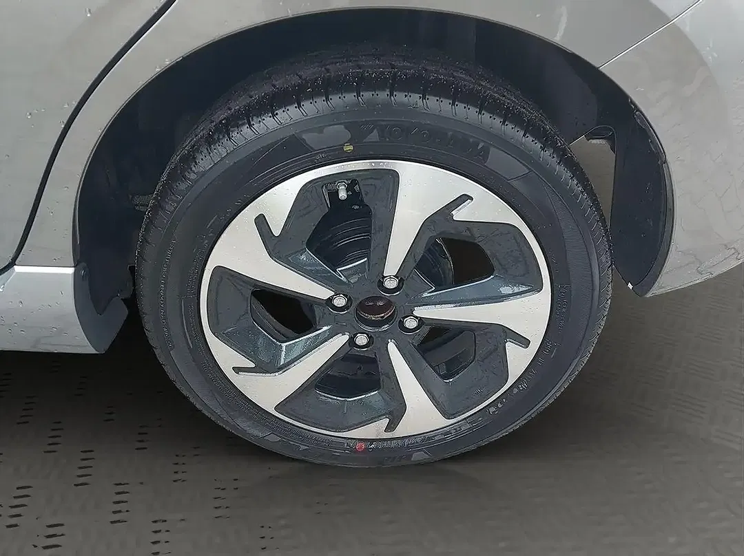 Suzuki Swift - Thumbnail 10