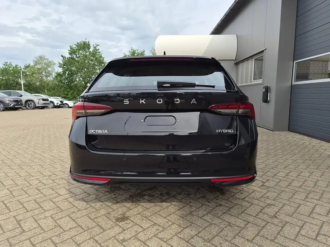 Skoda Octavia - Thumbnail 2