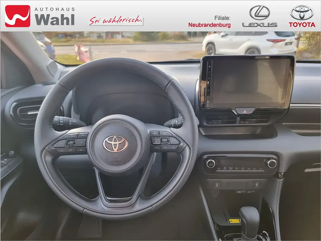 Toyota Yaris - Thumbnail 10