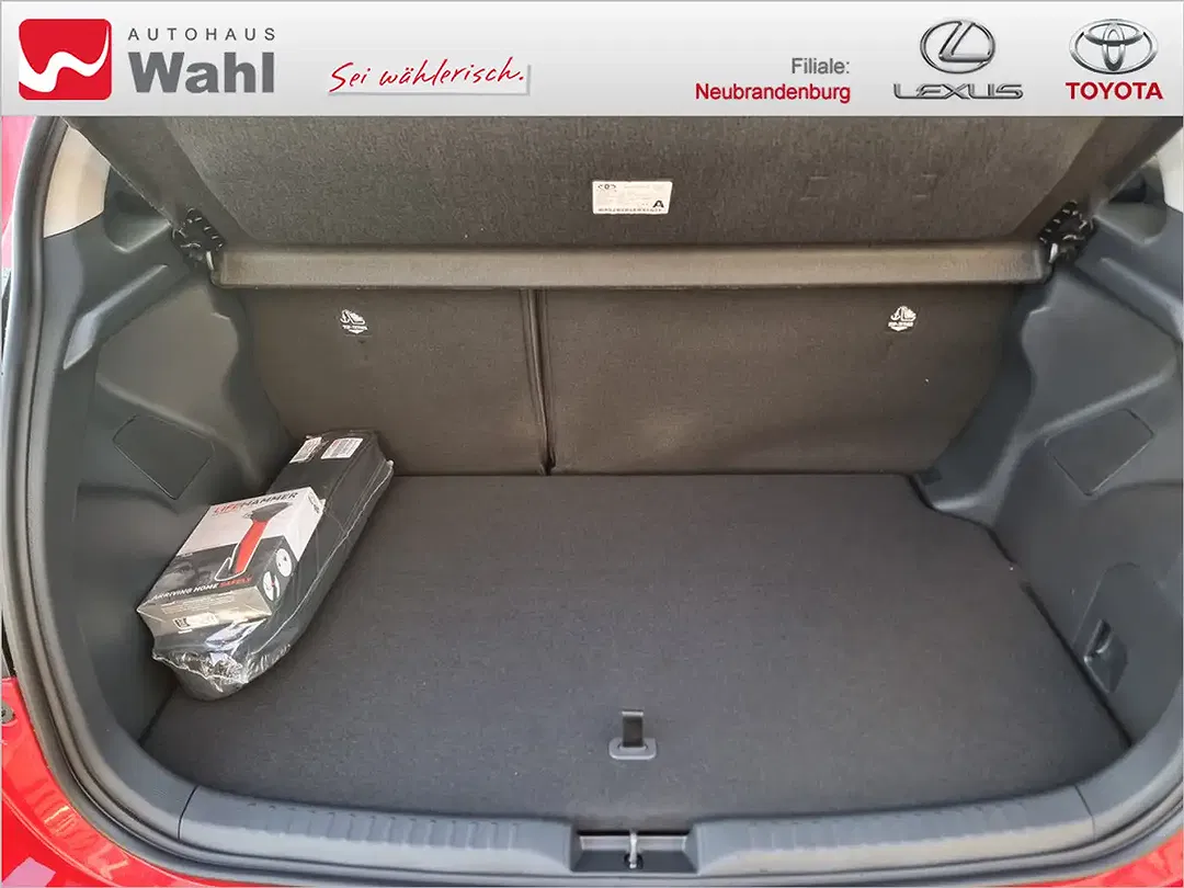 Toyota Yaris - Thumbnail 11