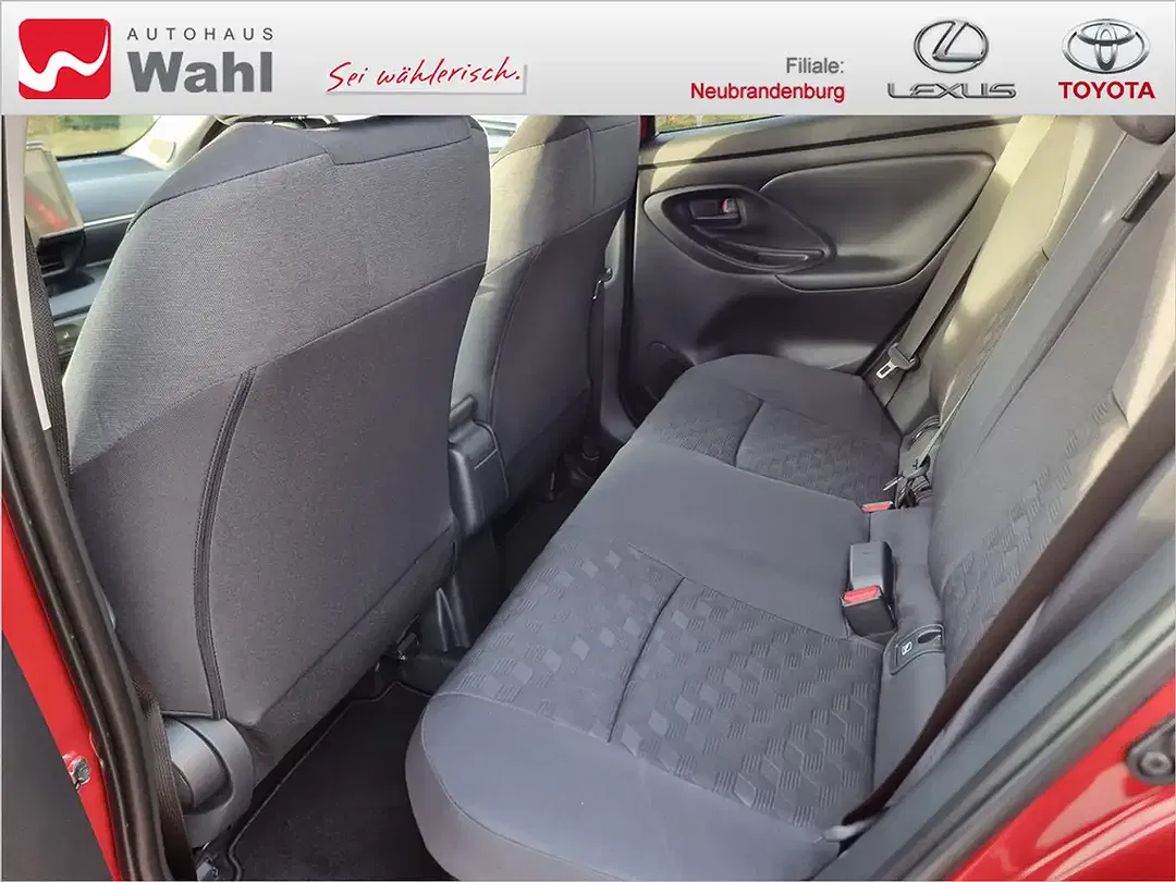Toyota Yaris - Thumbnail 12
