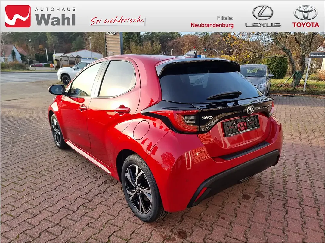 Toyota Yaris - Thumbnail 2