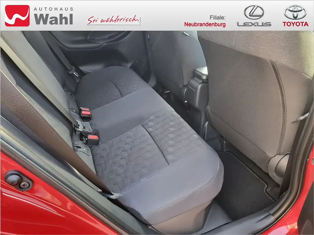 Toyota Yaris - Thumbnail 8