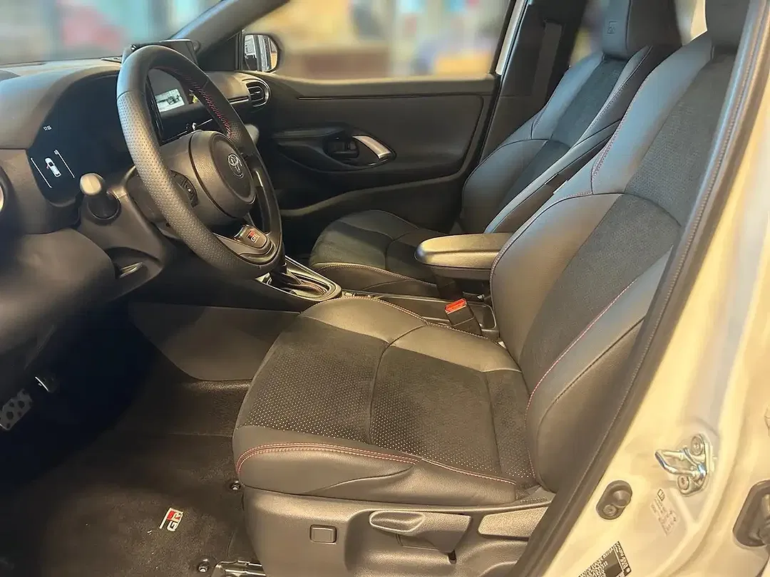 Toyota Yaris - Thumbnail 10