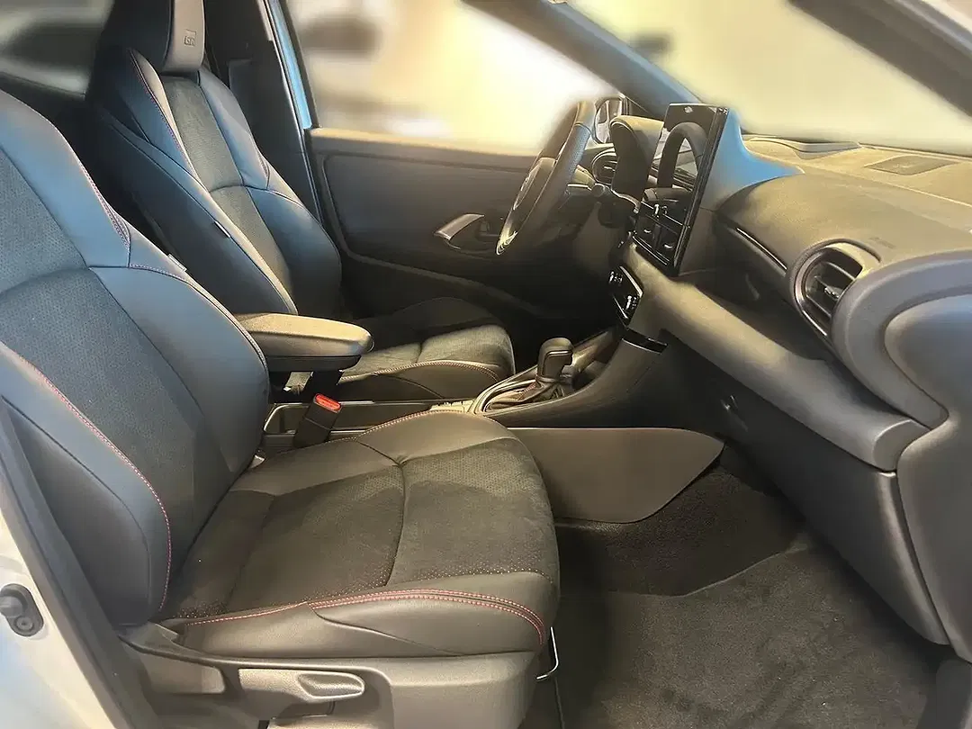 Toyota Yaris - Thumbnail 12